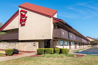 red roof inn forrest city ar,Location and Accessibility